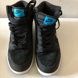 Nike Dunk Size 40 fits size 9.5 US